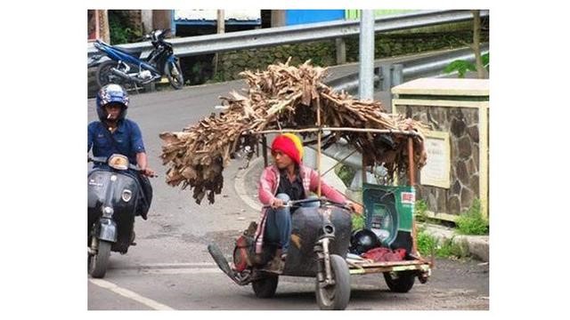 Potret Modifikasi Nyeleneh Motor Vespa Ini Bikin Kita Tepuk Jidat